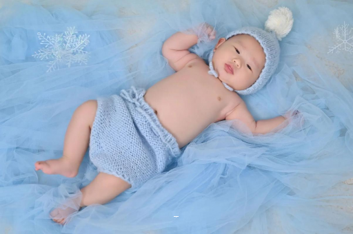 资兴宝宝吐奶黄色